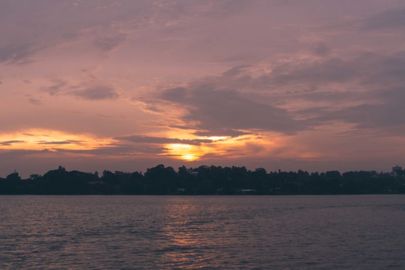 Amber Flow Houseboat