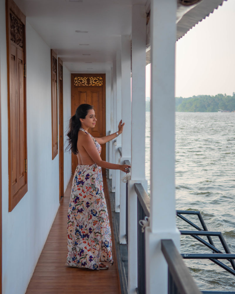 Amber Flow Houseboat